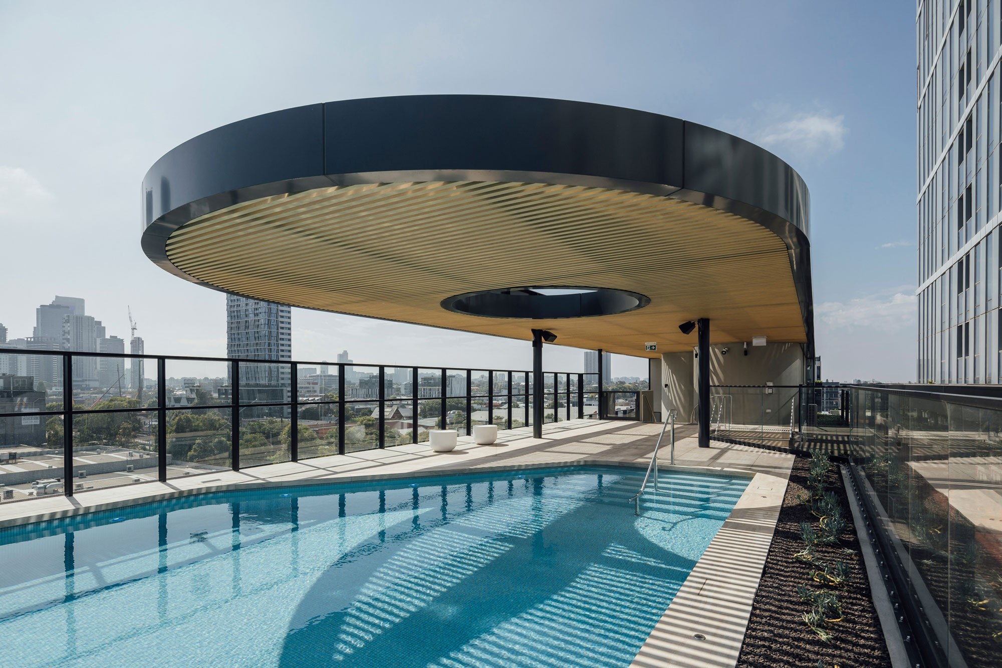 R.iconic Aloha Pools Luxury Pool