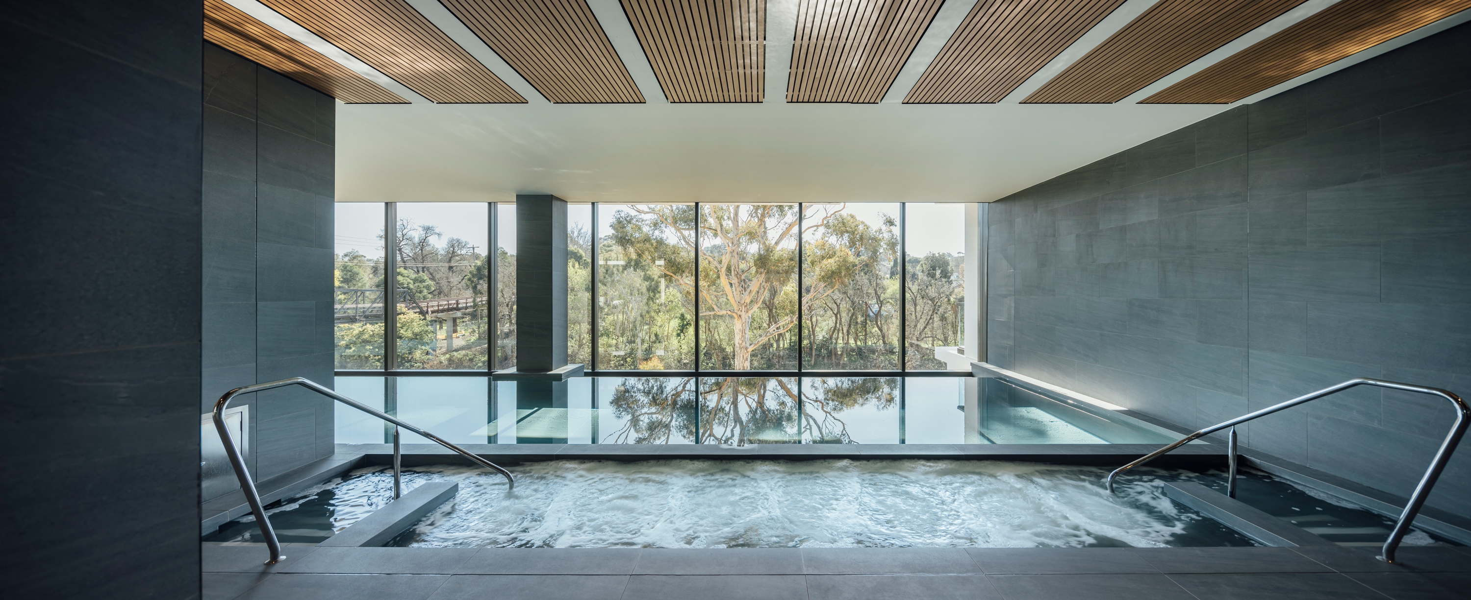 Aloha Pools Luxury Pool - Walmer Apartments