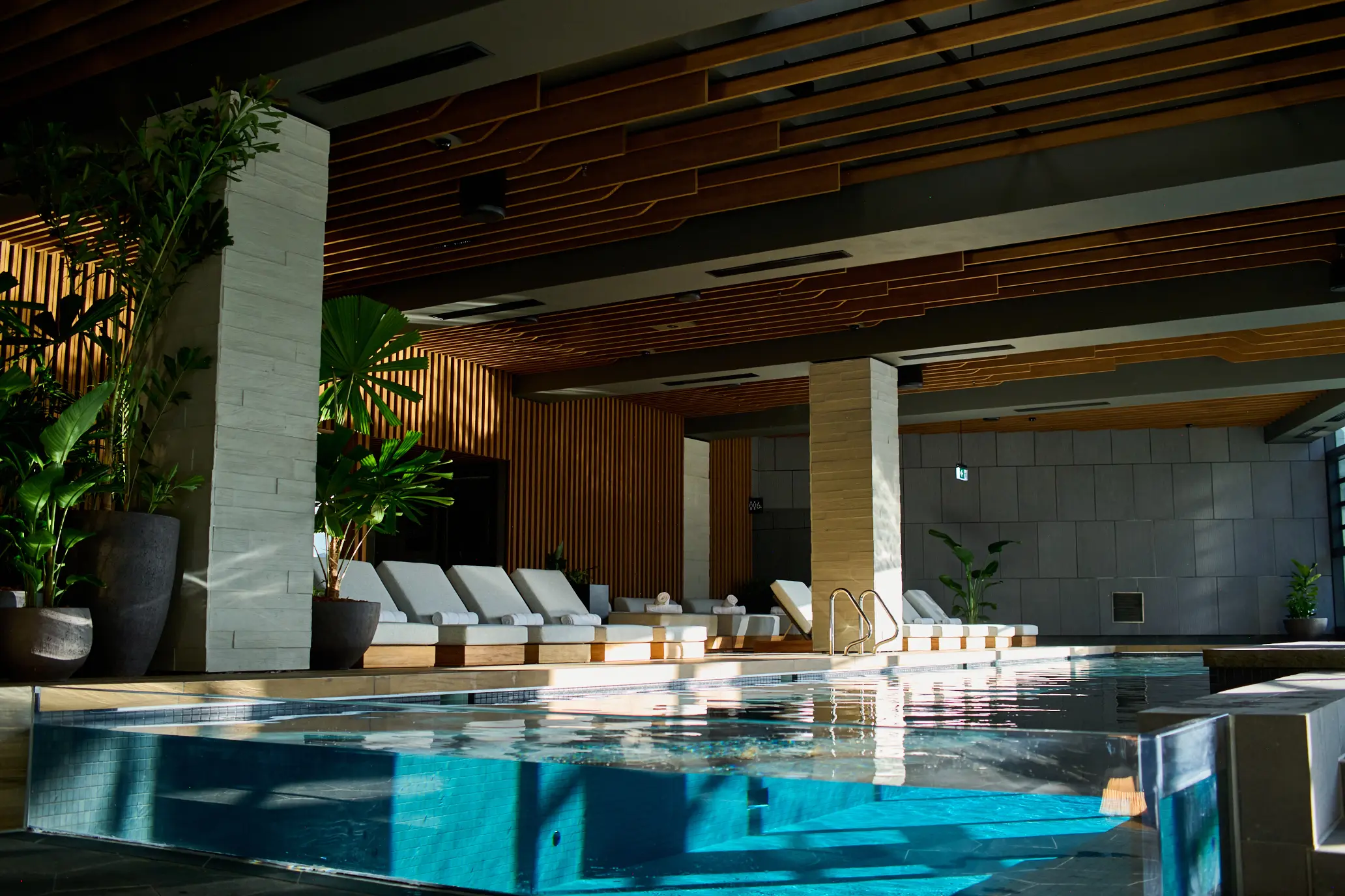 1 Hotel Mel Arch Pool 1672