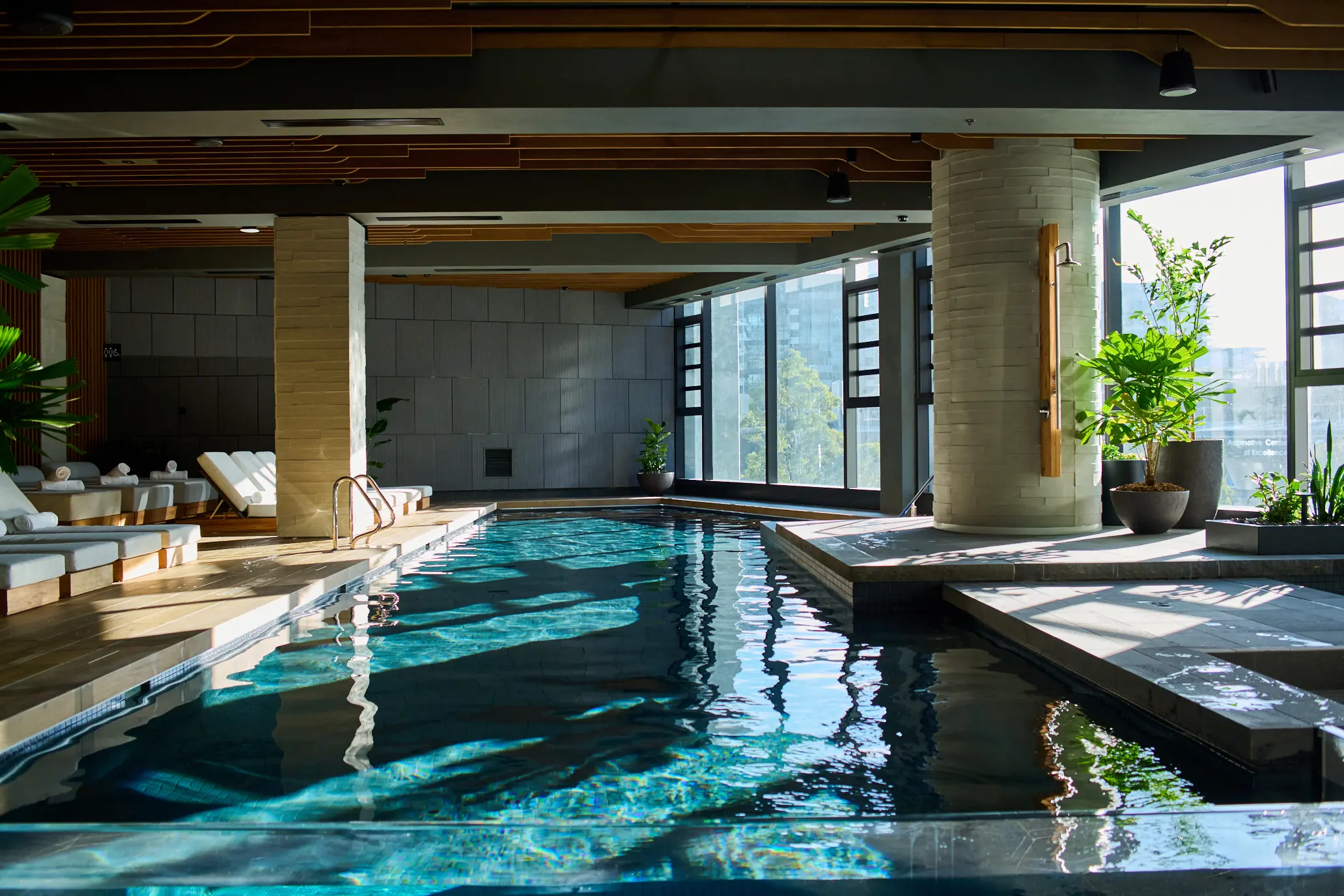 1 Hotel Mel Arch Pool 1670