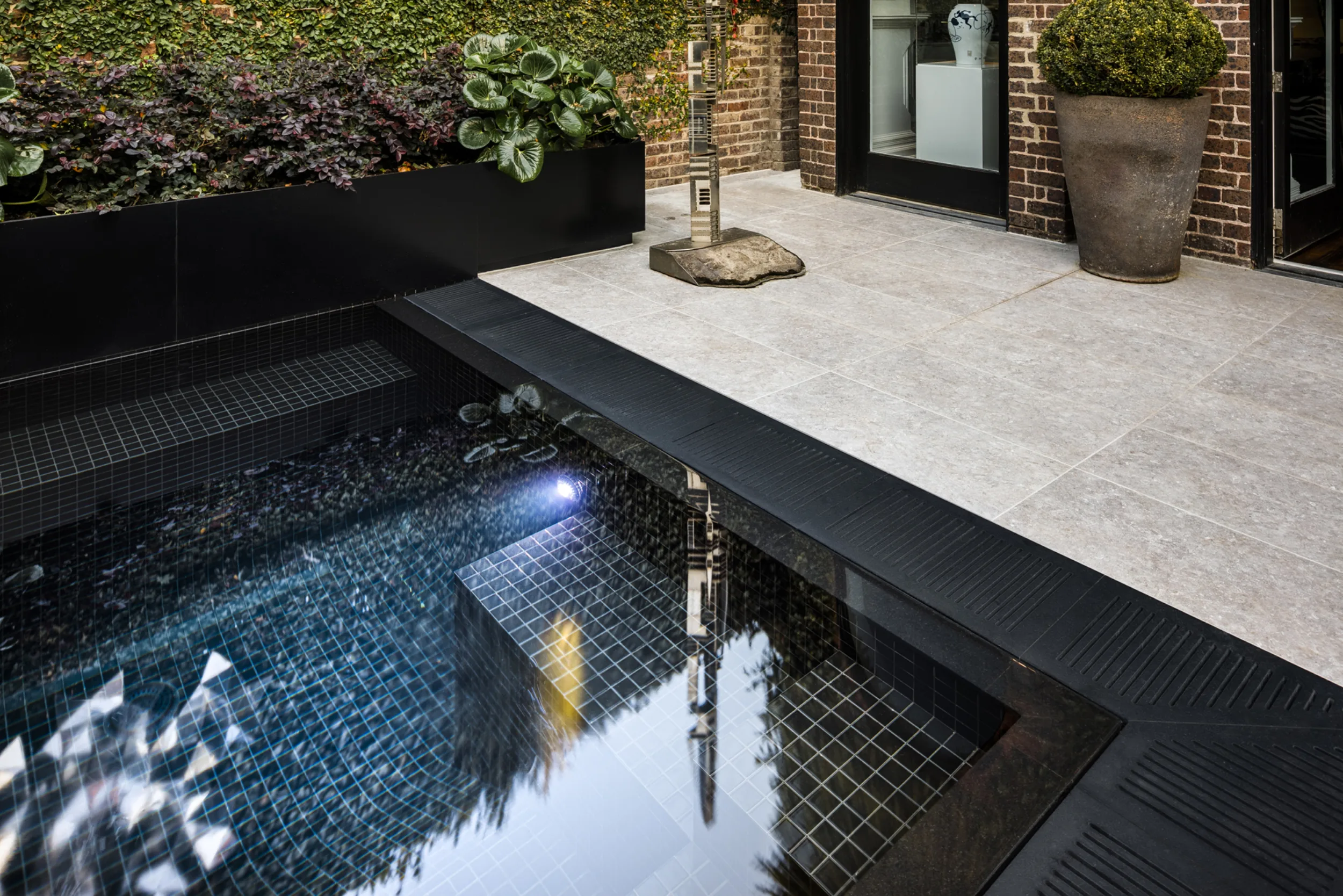 Black Spa 1 HR